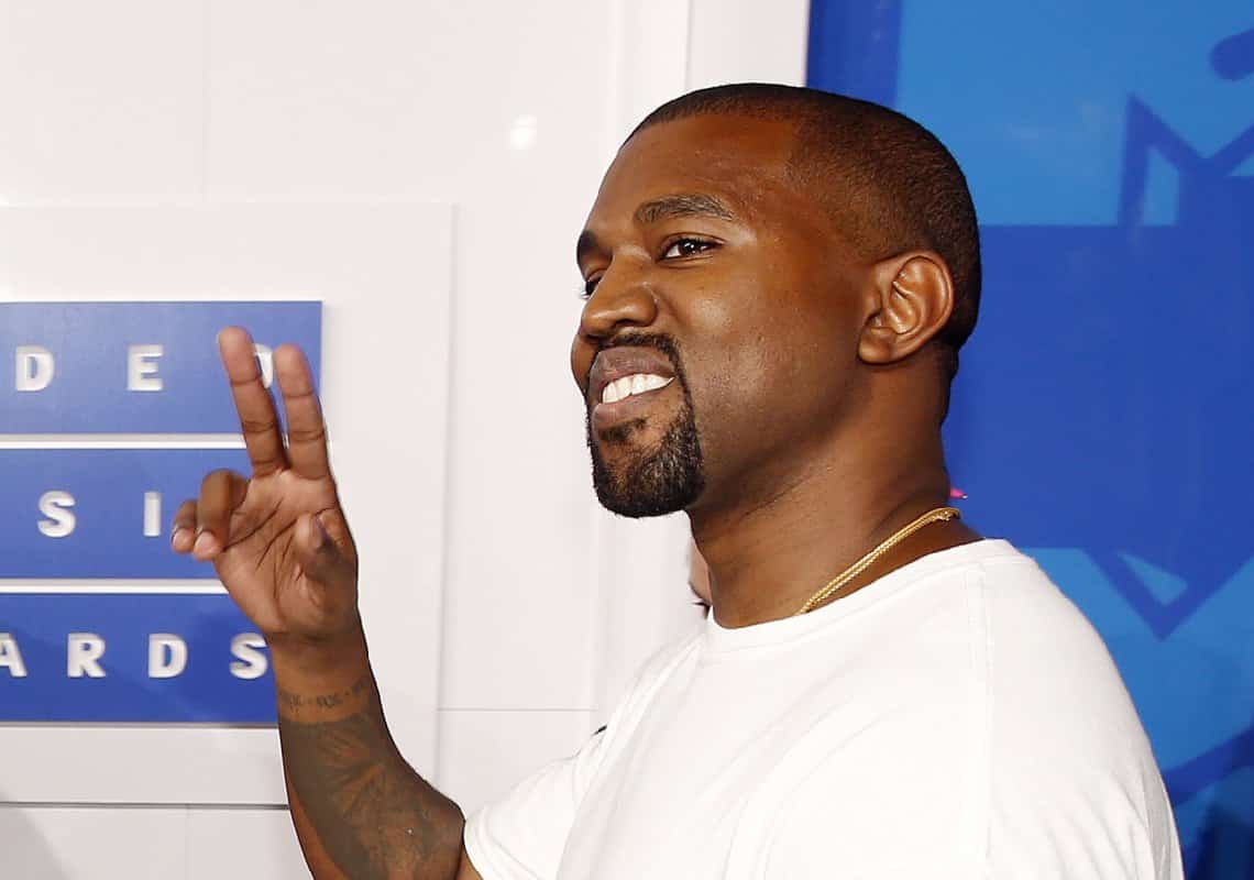 הולך ומסתבך: קניה ווסט מואשם בניהול כת מסוכנת