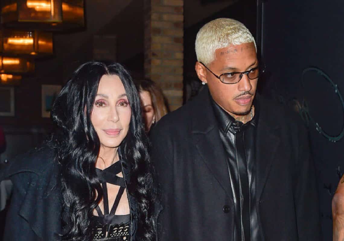 הזמרת שר על הזוגיות עם גבר הצעיר ממנה ב-40 שנה: ״גברים בגילי לא מבינים אותי״