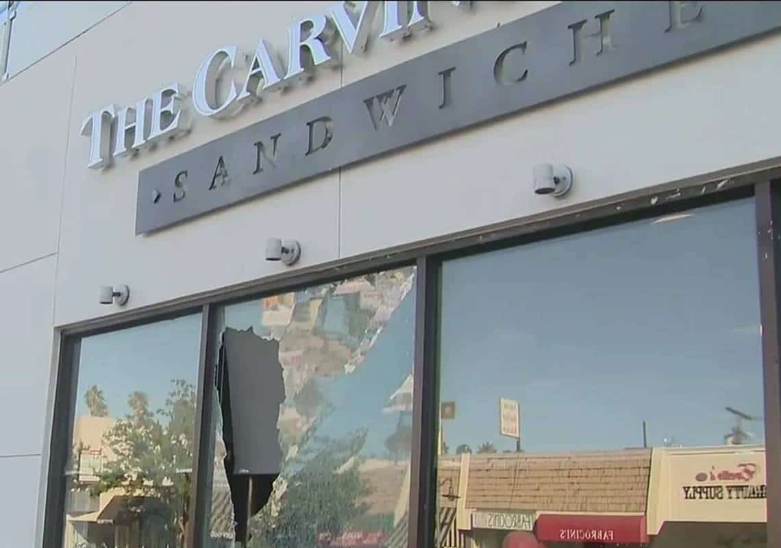 ואלי לוס אנג'לס: אלמוני ירה מרובה אוויר והשחית כ-20 בתי עסק