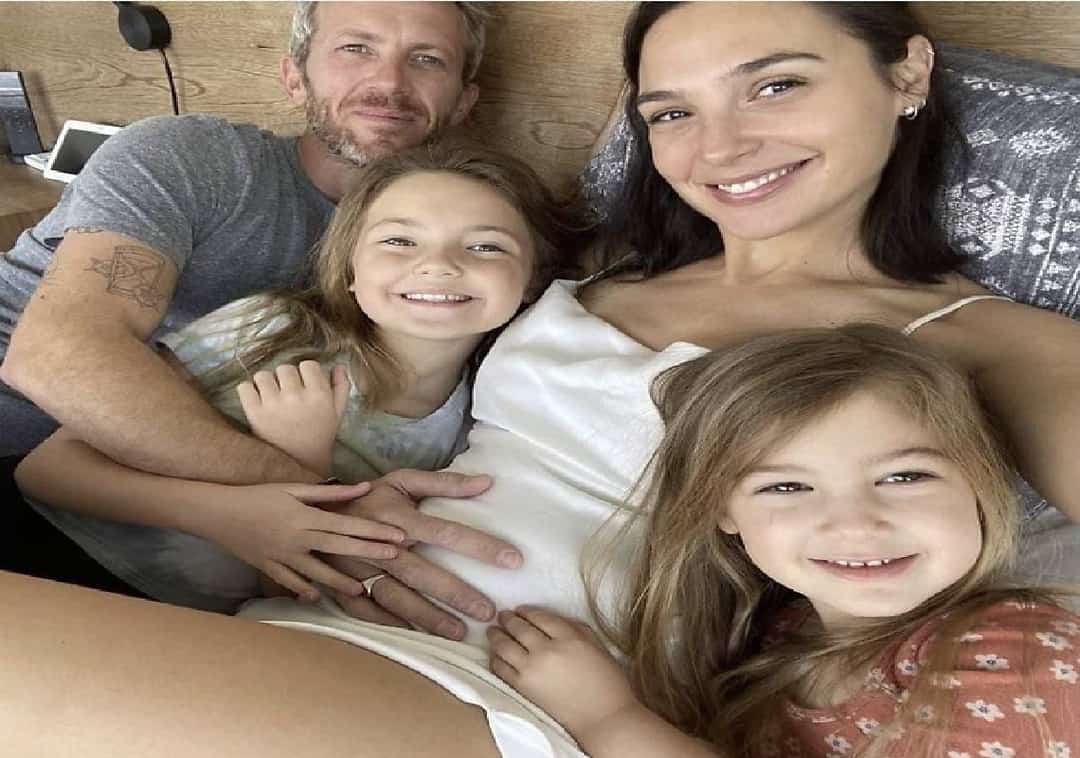 אחרי גל השמועות: גל גדות מאשרת כי היא נמצאת בהריון שלישי