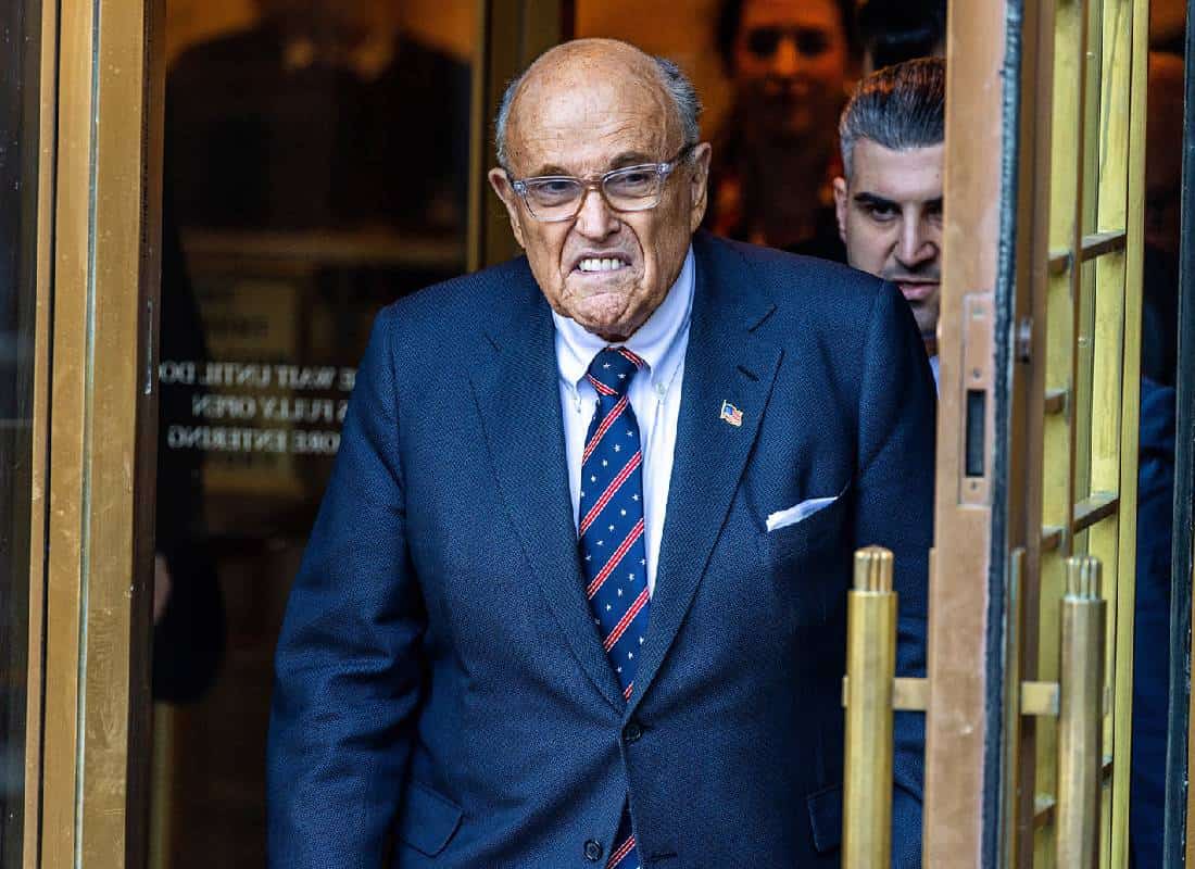 ג'וליאני בפני מאסר: מסרב להעביר נכסים לאם ובתה שהשמיץ בג'ורג'יה