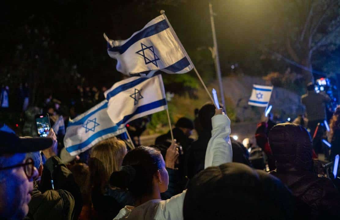 ניו יורק מתייצבת: המונים קראו בסנטרל פארק לשחרור החטופים ולהבעת תמיכה בישראל