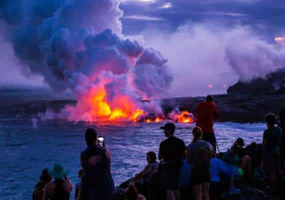 משדרים עסקים כרגיל: למרות התפרצות הר הגעש, קילאווה, בהוואי מרגיעים את המטיילים ומודיעים שבטוח לבקר