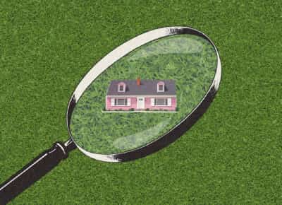 הפרדוקס של הדיור האמריקני: הבתים מתכווצים, המחירים עולים לשמיים