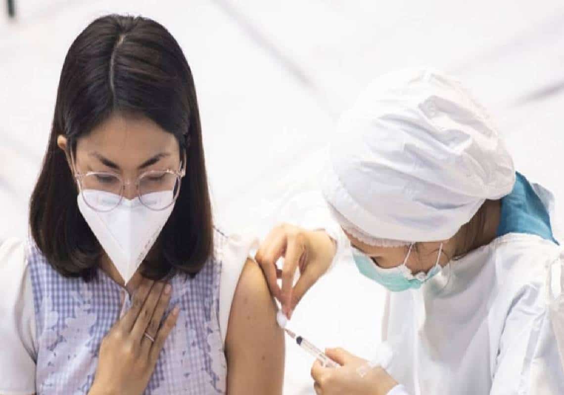 השיקגו טריביון: "פרופסורים חוקרים קשר בין נשים שהיו בקרבת מקבלי החיסון ובין בעיות מחזור,הורמונים, והפלות"