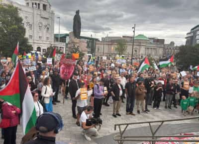 מאות מפגינים פרו-פלסטיניים בסקוטלנד נגד טראמפ: כל סקוטלנד רוצה שתעוף מכאן