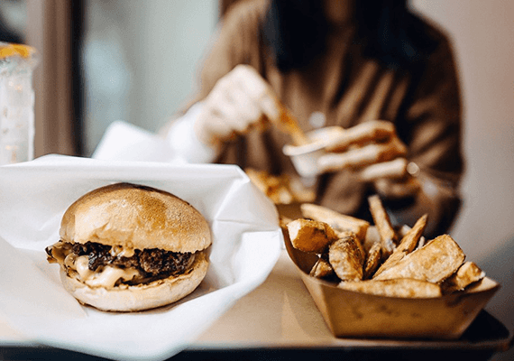 פצצה מתקתקת: אכילת בשר מרובה מסכנת את בריאות ליבנו