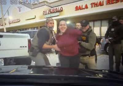 מבצע הגירה בפלורידה הסתיים בעימות אלים: אישה תקפה שוטר והתנגדה למעצר. המושל מבהיר: "פה זה לא מיניאפוליס"