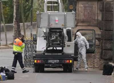שוד המאה בלובר: תכשיטי כתר נפוליאון נגנבו בארבע דקות של תעוזה