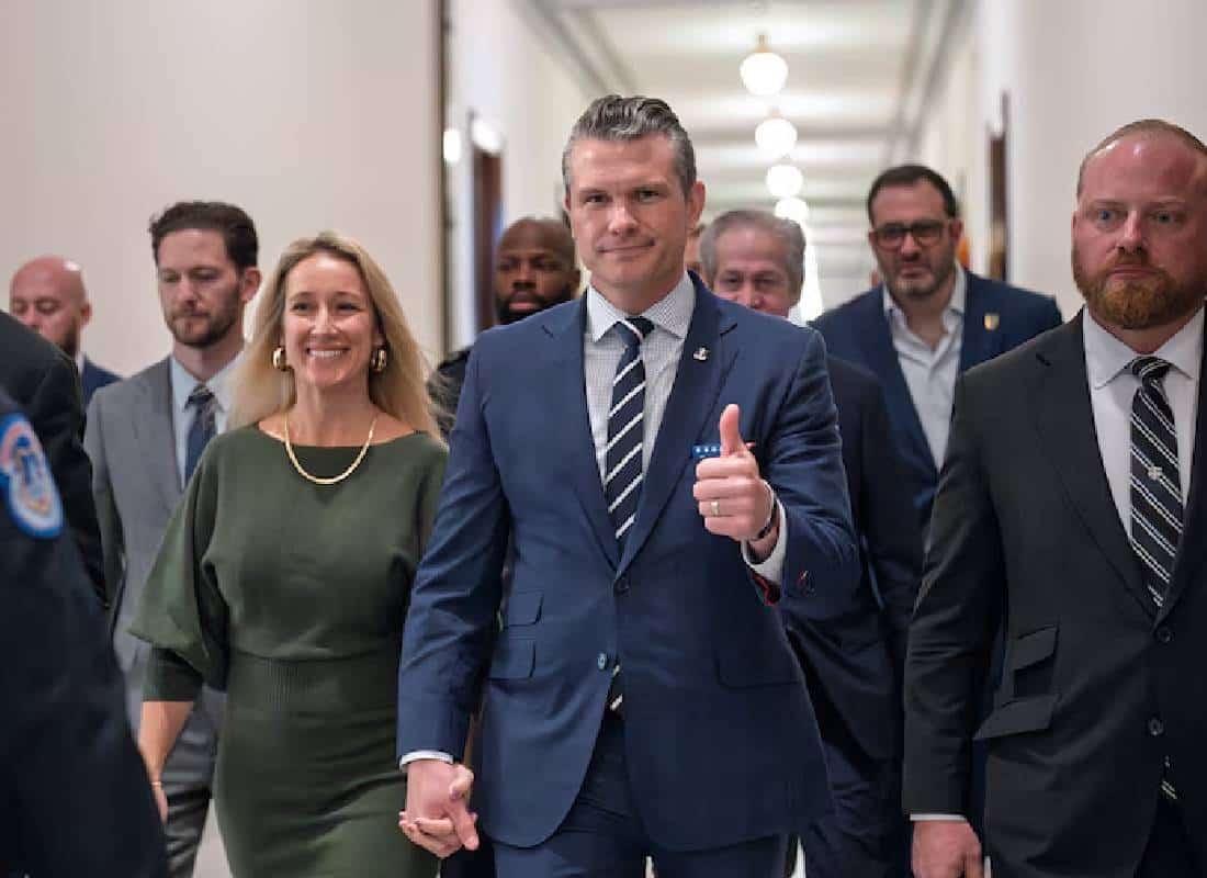 "תצטרפו, או שתשלמו את המחיר": מקורבי טראמפ מאיימים על סנאטורים רפובליקנים