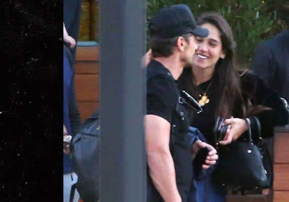 כוכב "אמן האסונות" מבלה במאליבו