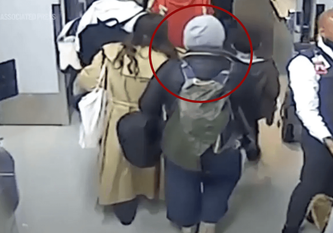 התיעוד נחשף: כך הצליחה אזרחית רוסית להסתנן על טיסה מניו יורק לפריז