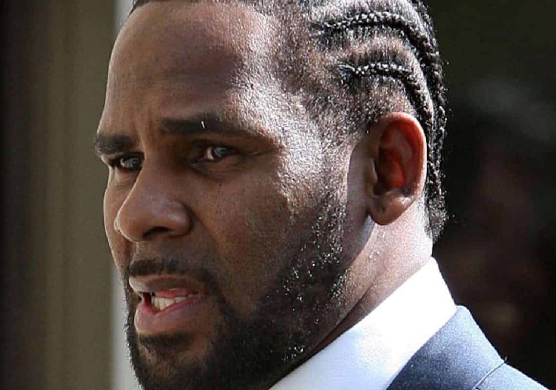 לאחר שקיבל מאסר של שלושה עשורים: הזמר אר קלי תובע ובגדול