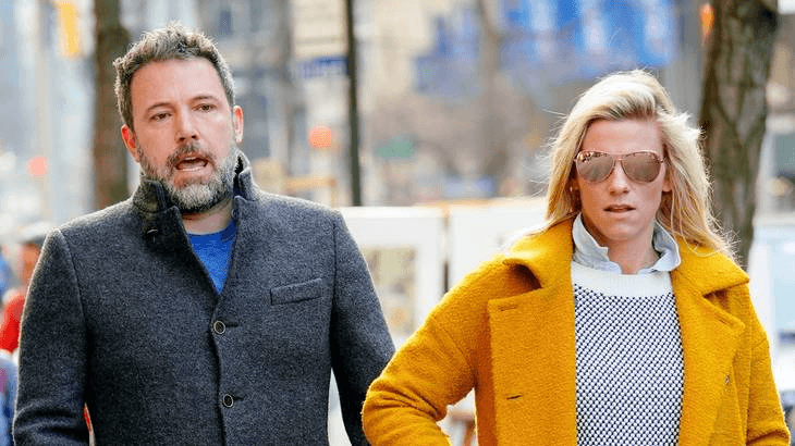 "היא לא האמינה שהוא יעשה לה את זה": לינדזי שוקוס זועמת על בן אפלק ומוחקת ממנו כל זכר 