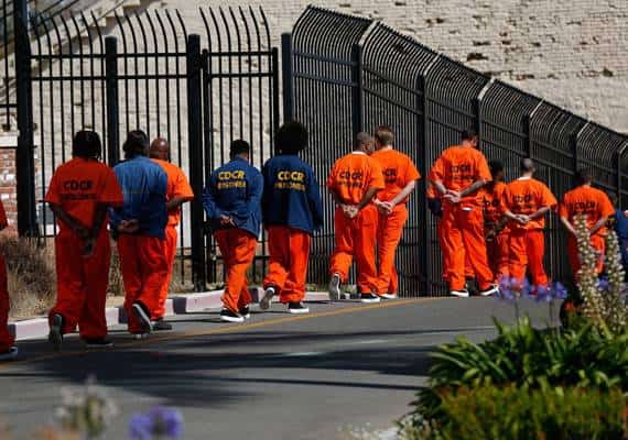 יותר משכר לימוד בהארוורד: עלות החזקת אסיר בקליפורניה צפויה השנה להגיע לשיא של 75,560 דולר