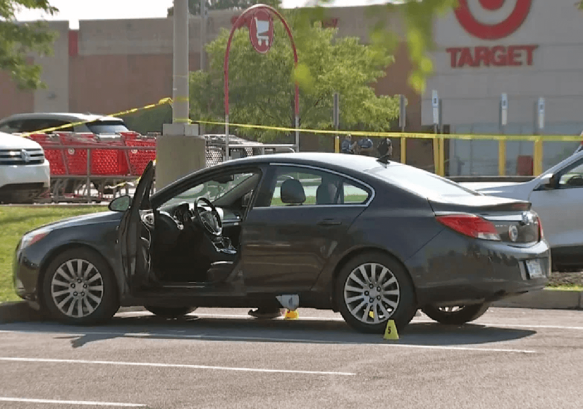 אדם נורה למוות בקרב יריות מחוץ ל'טרגט': "כולם הסתתרו בחנות"