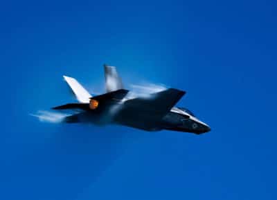 טראמפ מאשר מכירת מטוסי חמקן לסעודיה — חרף התנגדות הפנטגון וישראל