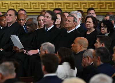 טראמפ נגד בתי המשפט: ממשל שמתריס נגד שליש מהשופטים שפסקו נגדו