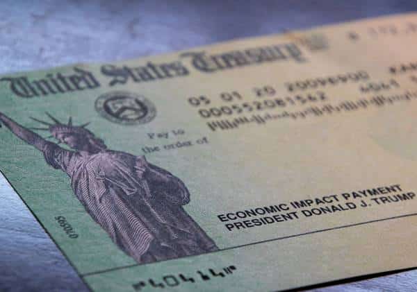 הנשיא טראמפ מאיים להטיל וטו על חקיקת החירום ודורש: צ'ק סיוע בגובה 2,000 דולר לכל אזרח