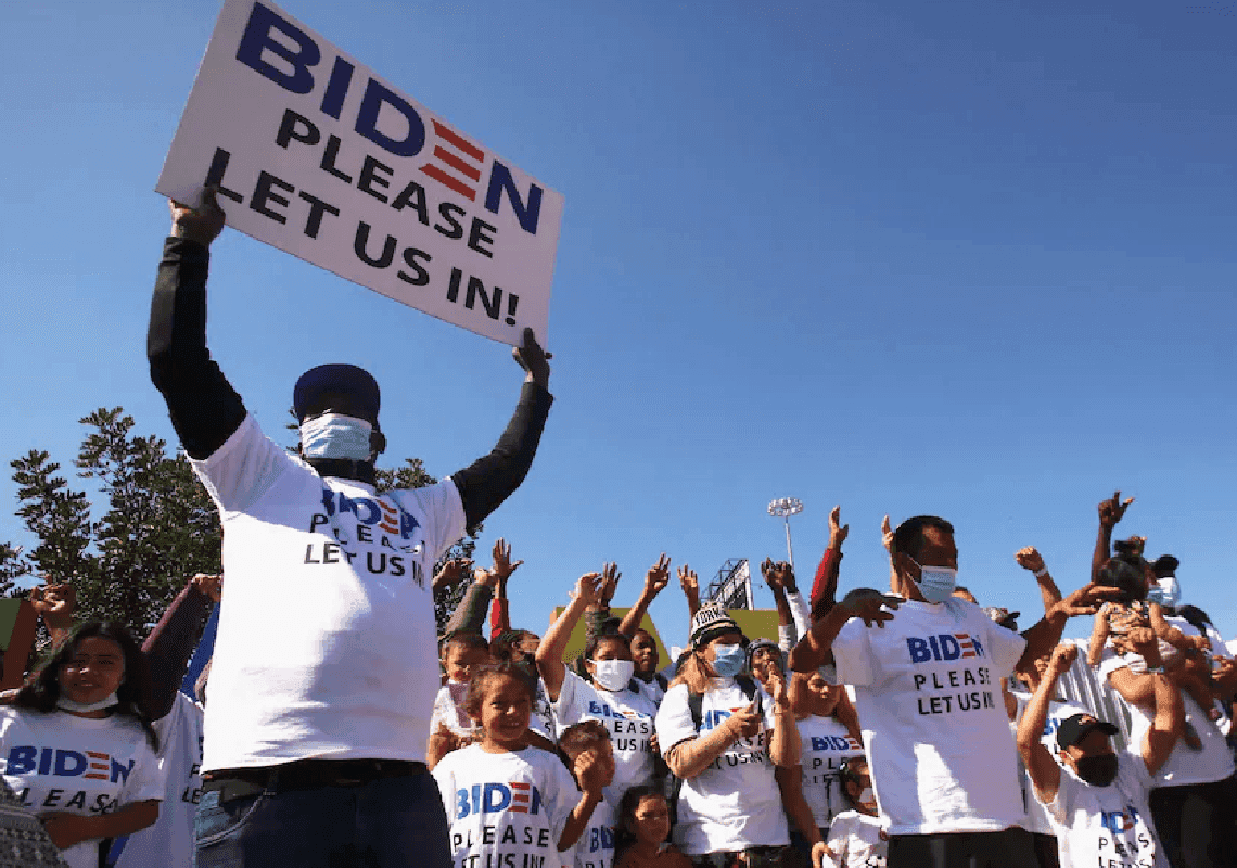 מהגרים מודים שהם מקווים שביידן ינצח בבחירות: "טראמפ לא יתן לנו להיכנס"
