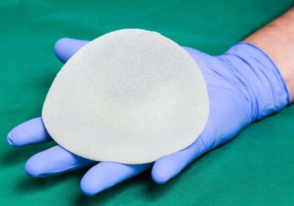 מחשש לסרטן: ריקול ברחבי ארה"ב לשתלי סיליקון לחזה