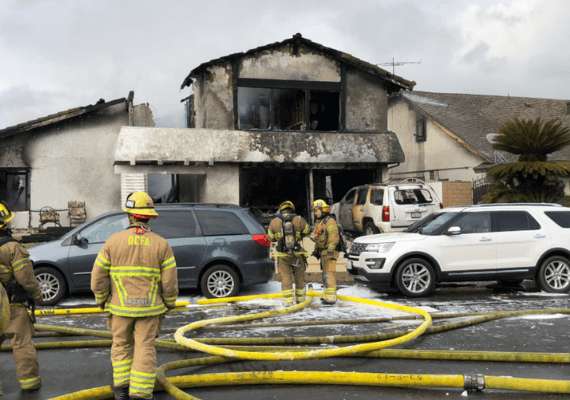 אסון בסופ"ש: 5 הרוגים בהתרסקות מטוס קל בתוך בית מגורים בקליפורניה