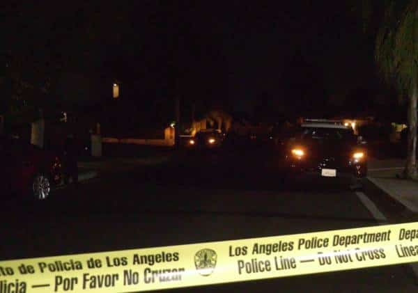 חשד לרצח בוואלי לוס אנג'לס: צעיר נורה ונשדד בבית בטרזנה