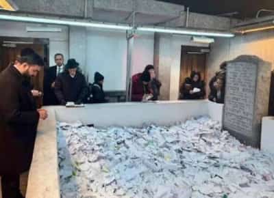 מחווה טעונה בלב קראון הייטס: ראש עיריית ניו יורק הנבחר ביקר בקבר הרבי בעקבות פיגוע הטרור האנטישמי באוסטרליה