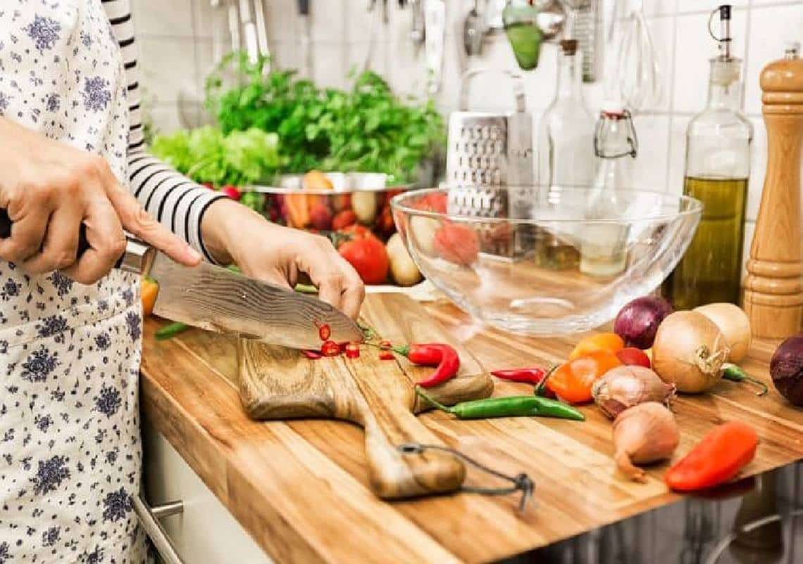 מכורים לטייק אווי? כדאי שתכירו את היתרונות הבריאותיים בבישול ביתי, שיגרמו לכם לשנות הרגלים