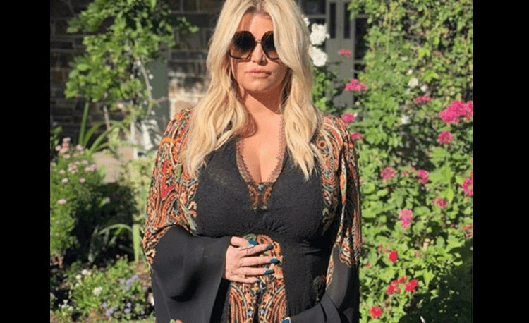 תגידו מזל טוב: ג'סיקה סימפסון הריונית בפעם ה-3