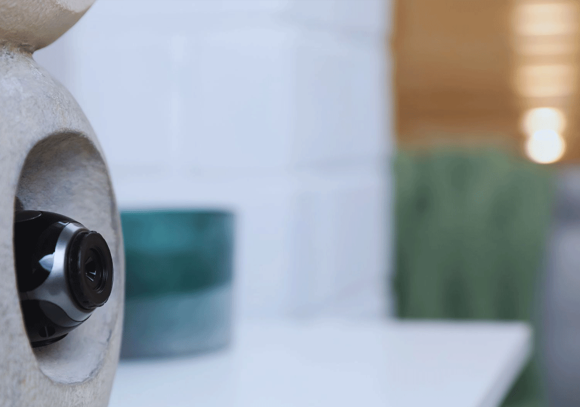 המטופלים הגיעו למרפאה של הכירופרקטור ולא ידעו שהתקין מצלמה נסתרת בשירותים