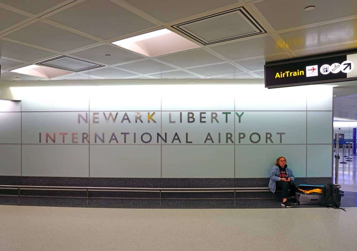 מעצר דרמטי בניוארק: אקדח טעון אותר בתיק של נוסעת