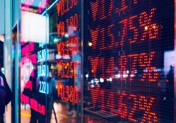 "עשירי העולם זורקים מניות במיליארדים", מה זה אומר על שוק המניות והאם זה אמור להדאיג אותנו?