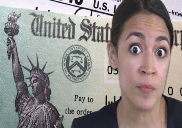 AOC: "כדי להביא לשליטה בנגיף, אנחנו צריכים לשלם לאנשים כדי להישאר בבית"