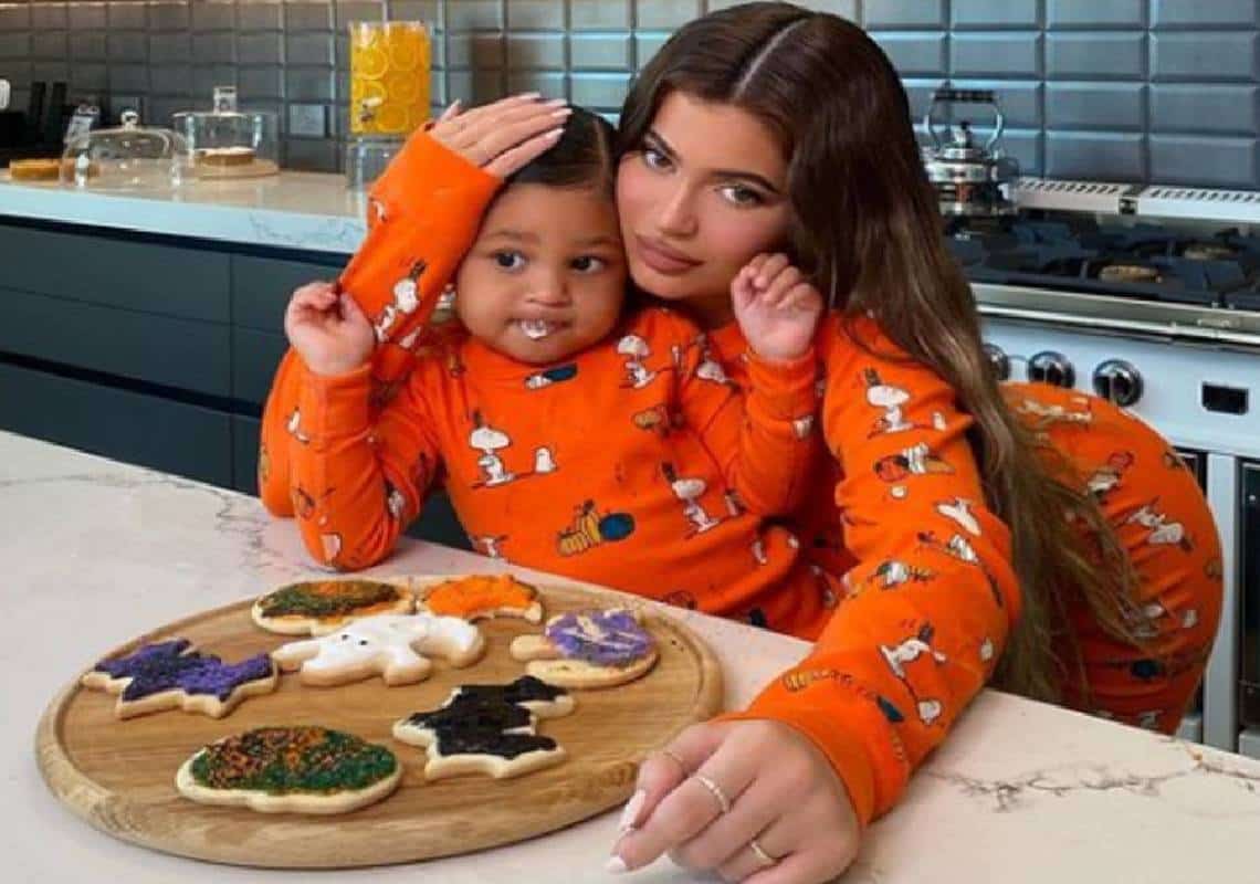 שבוע לאחר הלידה: נחשף השם שהעניקה קיילי ג׳נר לבנה