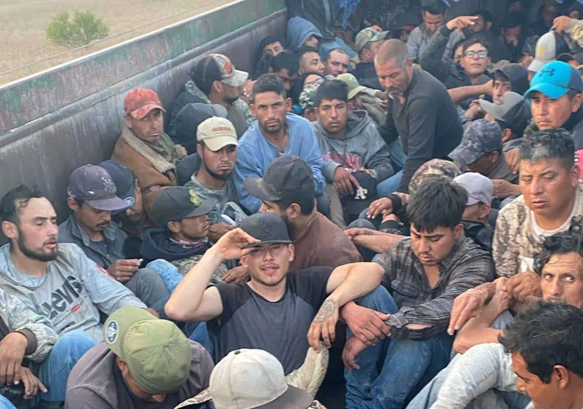 חשד לסחר בבני אדם: עשרות מהגרים בלתי חוקיים אותרו במשאית בטקסס