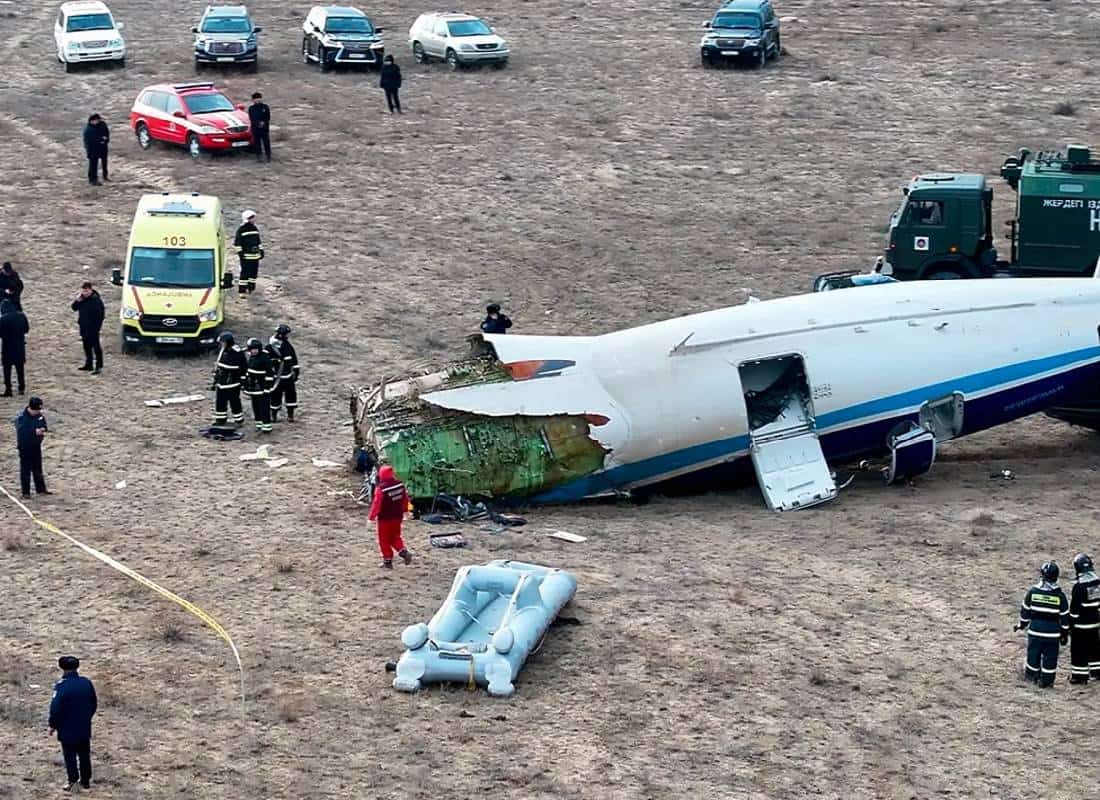 מטוס אזרי התרסק בקזחסטן: רוסיה מואשמת בהפלת המטוס באמצעות מערכת הגנה אווירית