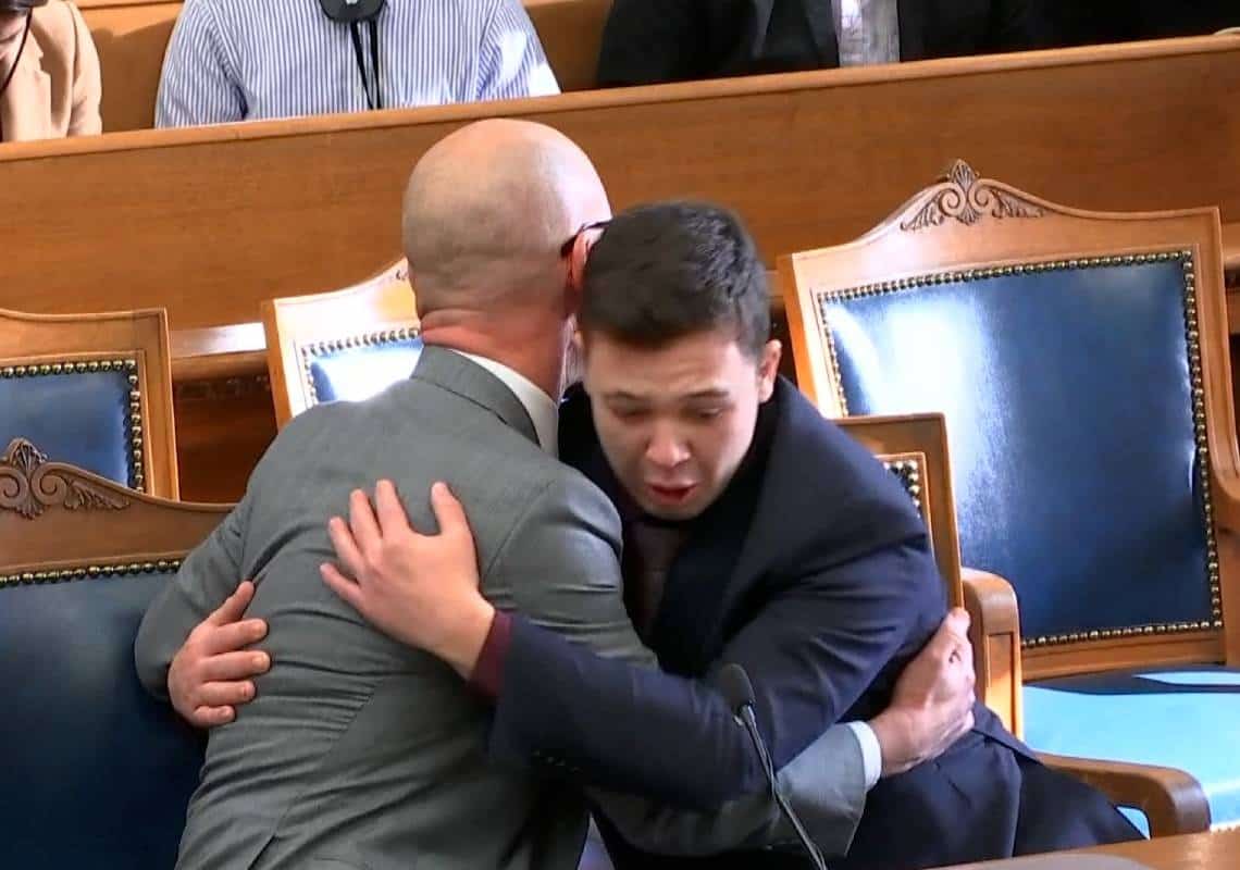 דרמה בוויסקונסין: קייל ריטנהאוס זוכה מכל האישומים