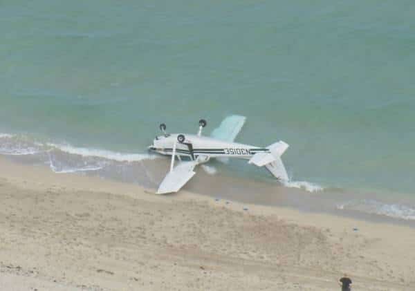 מטוס קל ובו 4 נוסעים התרסק בסמוך לחופי מיאמי