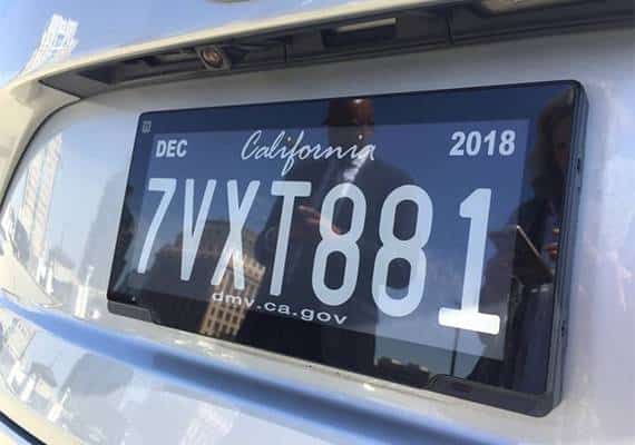 הסוף למדבקה: לוחיות הרישוי הדיגיטליות נכנסות לפעילות בקליפורניה