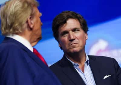 הנשיא טראמפ מאס בטאקר קרלסון וזרק אותו מתנועת MAGA