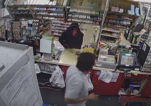 מצוד נרחב בפלורידה: שודד ירה לעבר המוכר לפני שדרש כסף