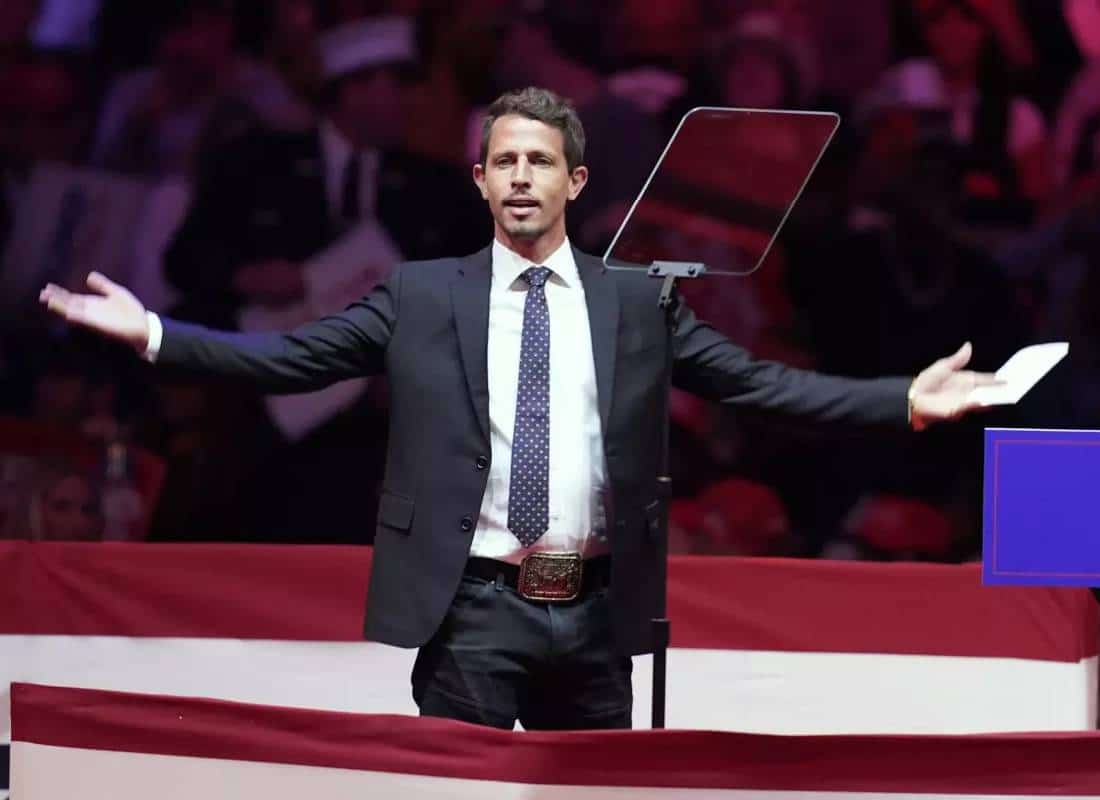 קומיקאי בעצרת טראמפ כינה את פוארטו ריקו "אי צף של זבל" - וחולל סערה