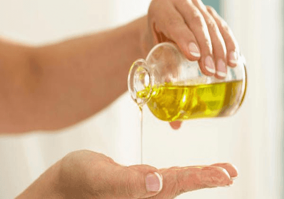 הכירו את הדבר הטוב הבא: שמן מגנזיום, שאפשר למרוח על העור וליהנות מיתרונות בריאותיים  