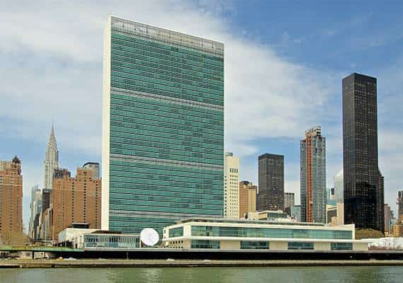 אימה בגבהים: שני מנקי חלונות נתקעו בקומה ה-39 של בניין האו"ם בניו יורק