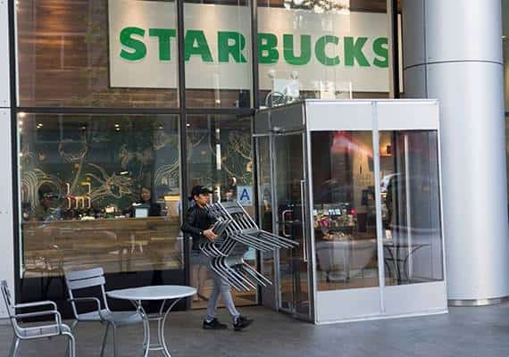 עבדתם מספר דקות מעבר למשמרת ולא קיבלתם תגמול? בית המשפט בקליפורניה עם הכרעה דרמטית בנושא