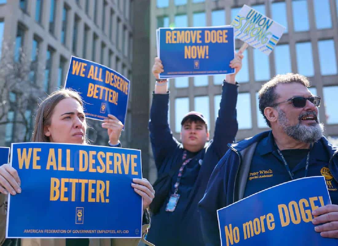 שופטים פדרליים מורים לממשל טראמפ: החזירו לעבודה את אלפי העובדים שפוטרו באופן לא חוקי