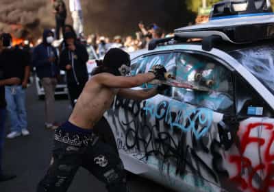 זומן לחקירה: המיליארדר האמריקאי שמממן את המהומות באל.איי והפגנות אנטי-ישראליות