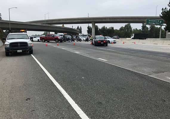 לוס אנג'לס: תאונת דרכים של משאית גרמה לסגירת כביש ה-405 במשך שעות רבות