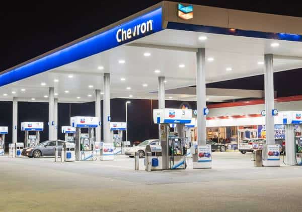 הנהגים חוזרים לכבישי לוס אנג'לס, מחירי הדלק עולים בהתאם